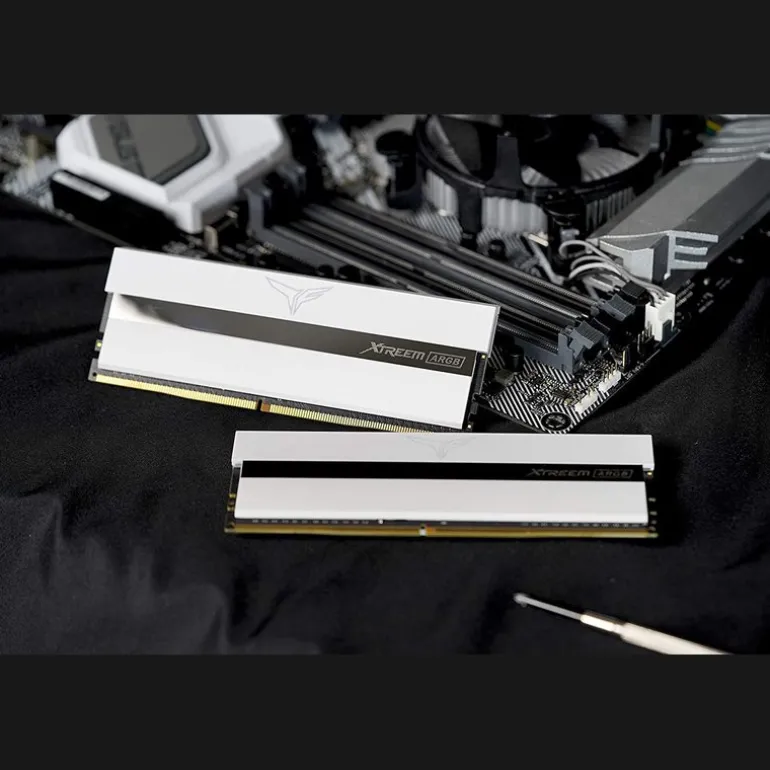 Memoria DDR4 Team Group T-Force Xtreem ARGB White 16GB 2x8GB 3600MHz CL18